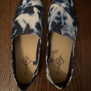 Women’s canvas shoes